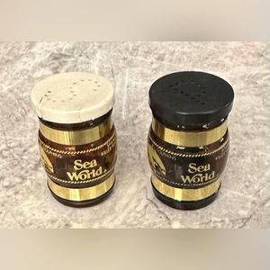 Vintage SEA WORLD Souvenir Barrel Salt & Pepper Shaker Set
